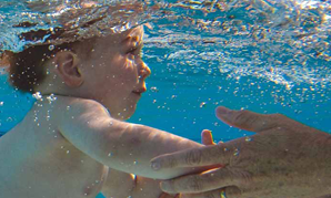 bebekler için yüzme dersleri
